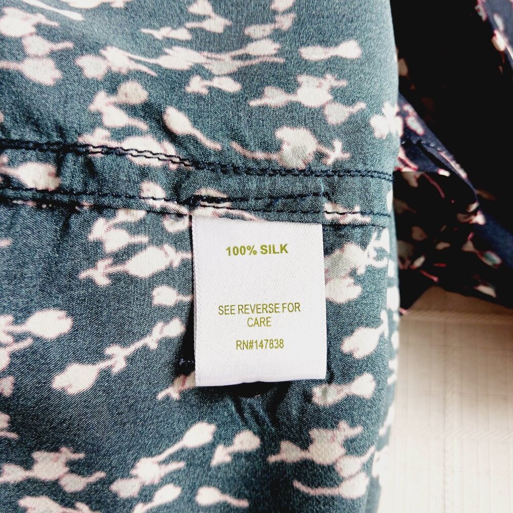 Vintage Garnet Hill 100% Silk Popover Blouse in Navy with Mini Floral Size 8 - Picture 8 of 9